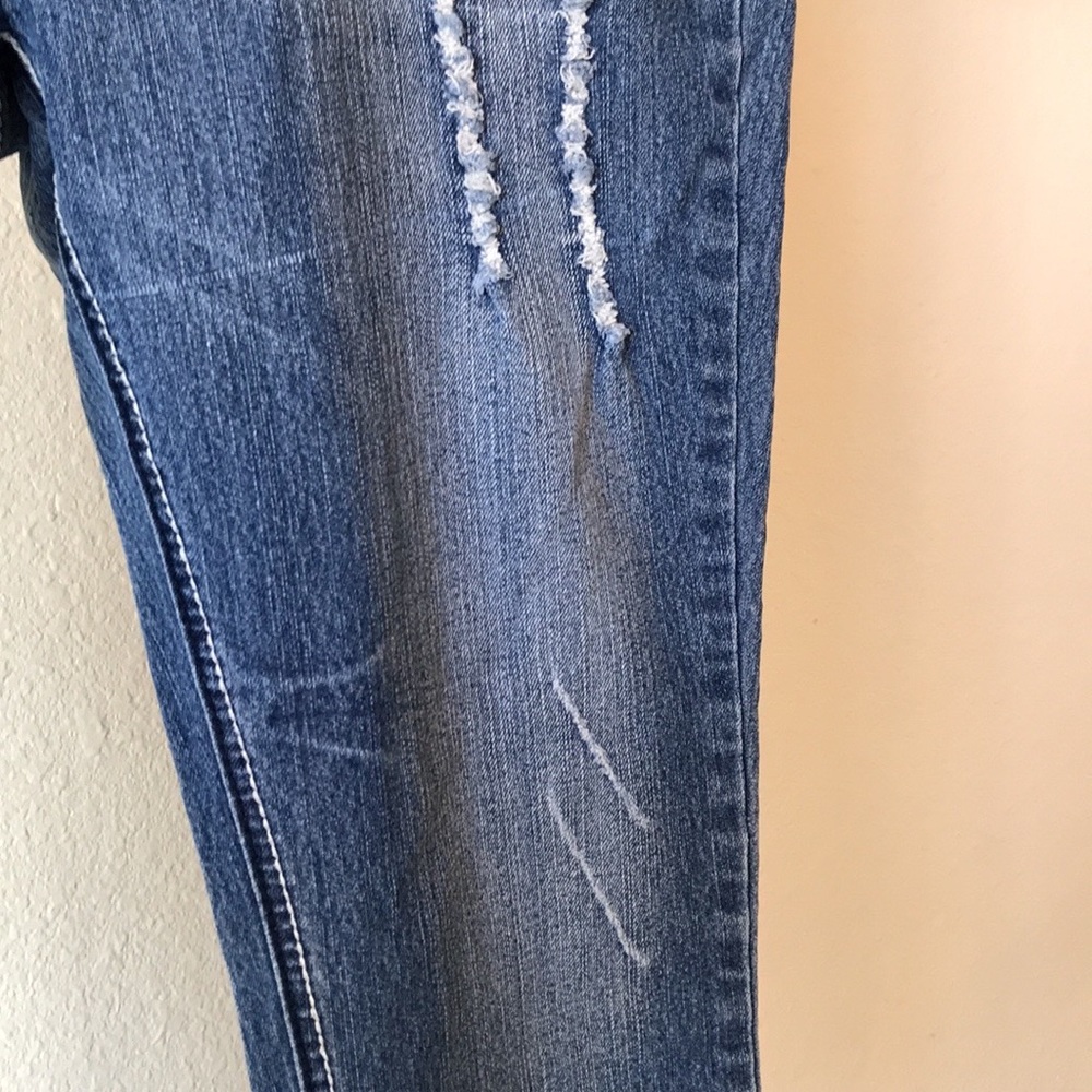 Red Rivet Distressed Cropped Jeans - Picture 14 of 16